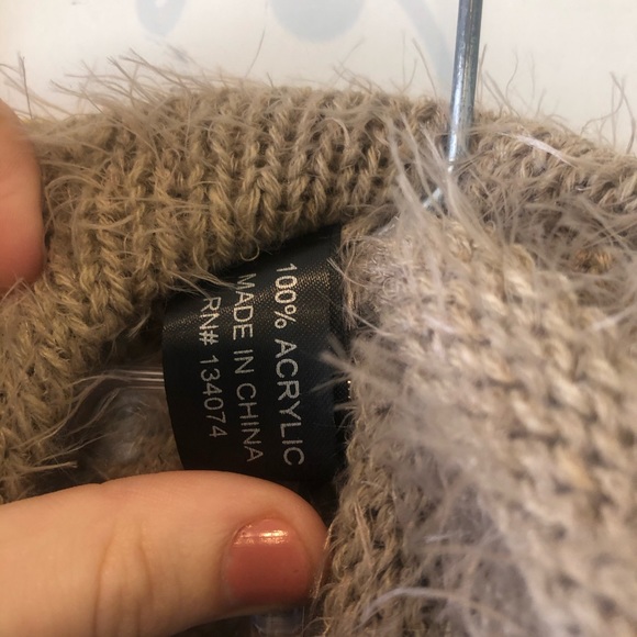 NWOT Nordstrom Light Brown Fuzzy Circle Scarf - Picture 2 of 2